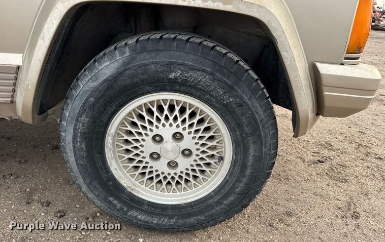 image for item DX3930 1993 Jeep Cherokee SUV