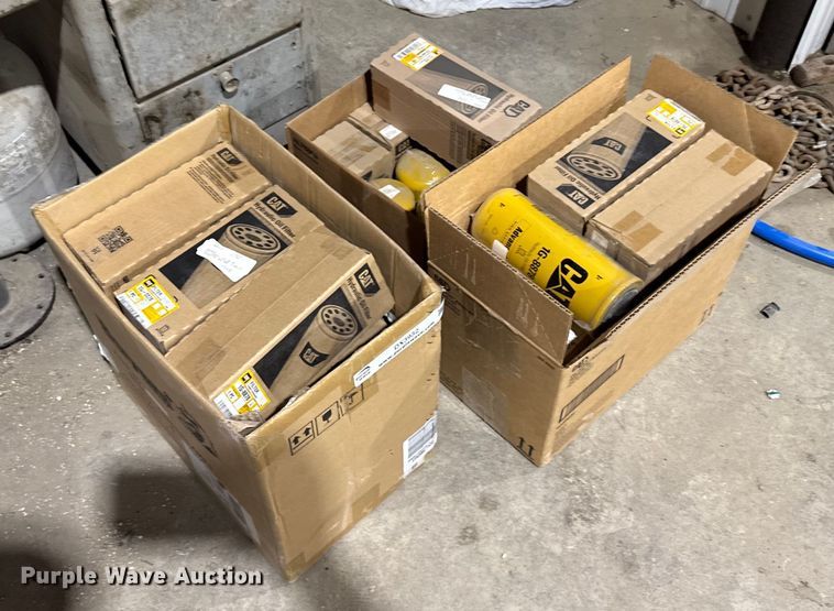 image for item DX3932 Approximately 29 Caterpillar 1G-8878 filters
