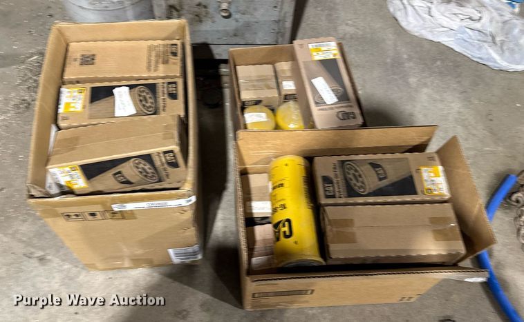 image for item DX3932 Approximately 29 Caterpillar 1G-8878 filters