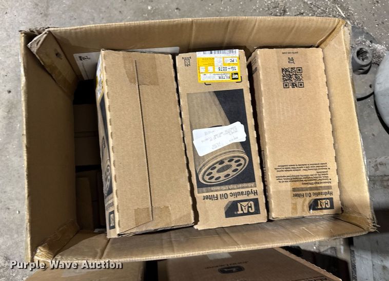 image for item DX3932 Approximately 29 Caterpillar 1G-8878 filters