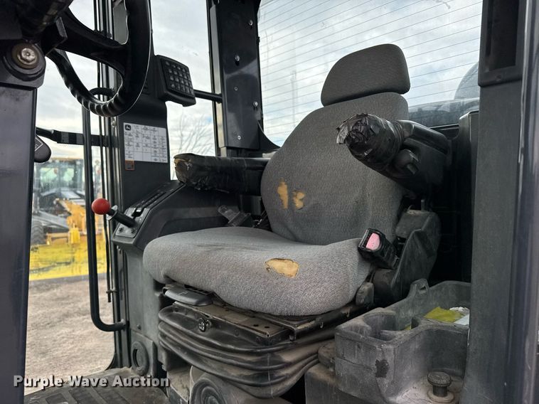 image for item DX3934 2007 John Deere 670D motor grader