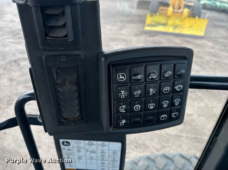 image for item DX3934 2007 John Deere 670D motor grader