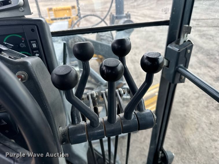 image for item DX3934 2007 John Deere 670D motor grader