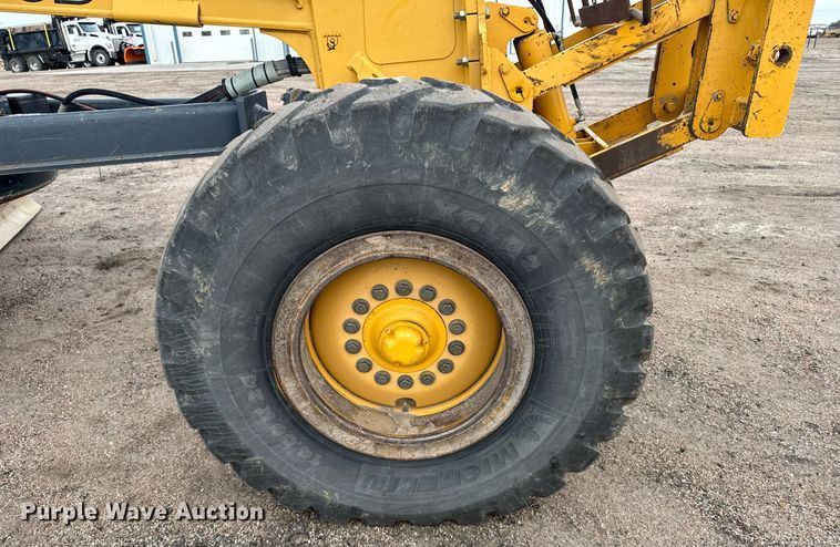 image for item DX3934 2007 John Deere 670D motor grader