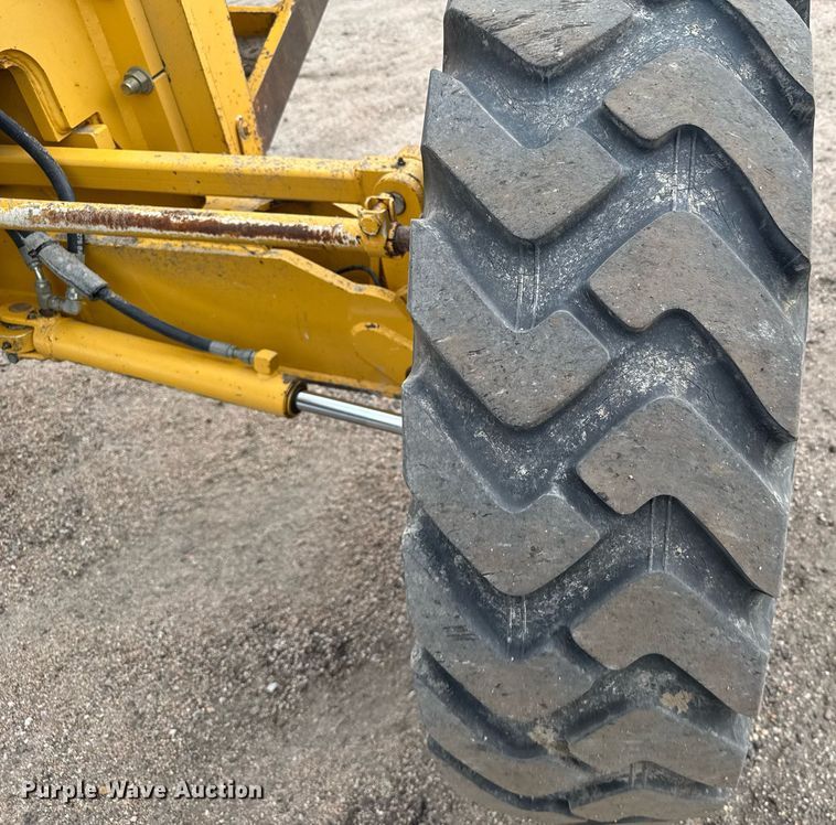 image for item DX3934 2007 John Deere 670D motor grader