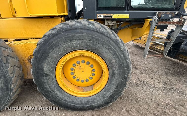 image for item DX3934 2007 John Deere 670D motor grader