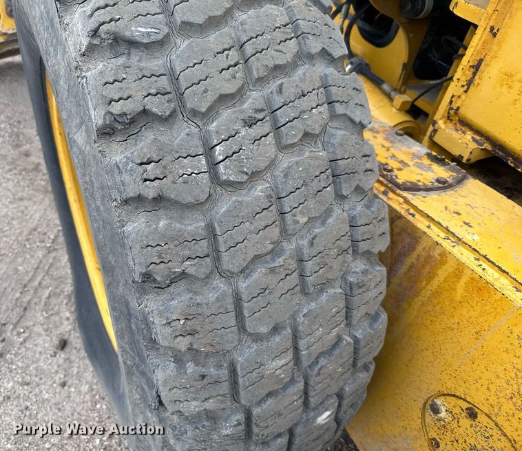 image for item DX3934 2007 John Deere 670D motor grader