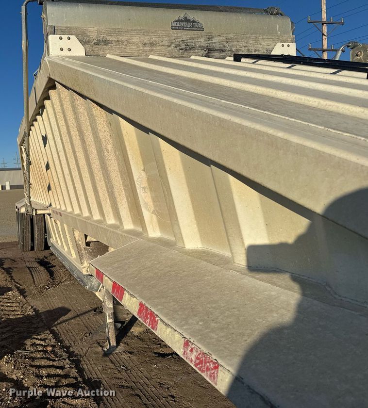 image for item DX3936 2015 Construction Trailer Specialist BDT-40 bottom dump trailer