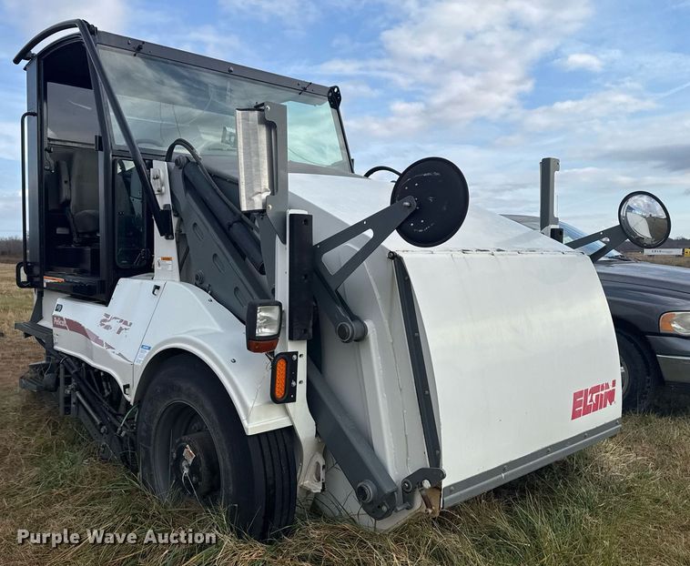 image for item EG7924 2010 Elgin Pelican street sweeper