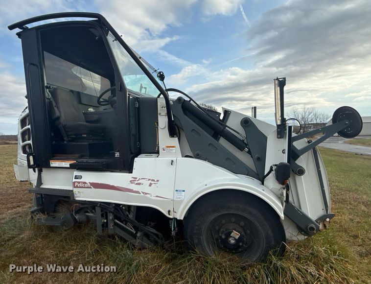 image for item EG7924 2010 Elgin Pelican street sweeper