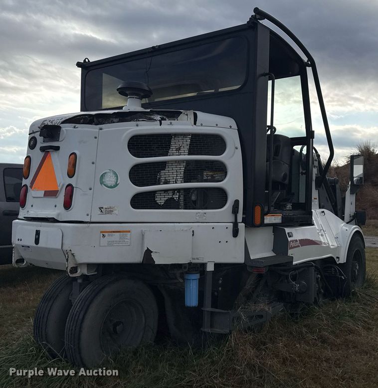 image for item EG7924 2010 Elgin Pelican street sweeper