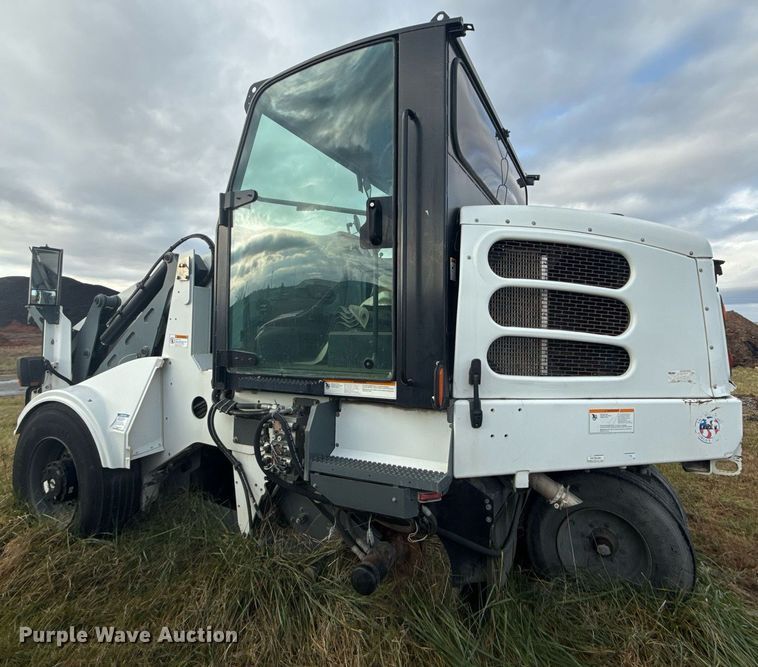 image for item EG7924 2010 Elgin Pelican street sweeper