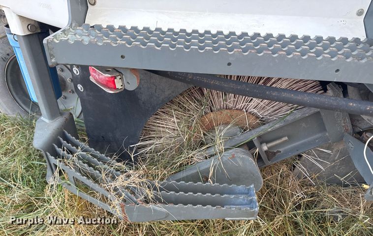 image for item EG7924 2010 Elgin Pelican street sweeper