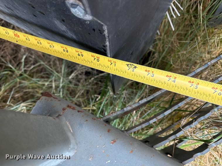 image for item EG7924 2010 Elgin Pelican street sweeper