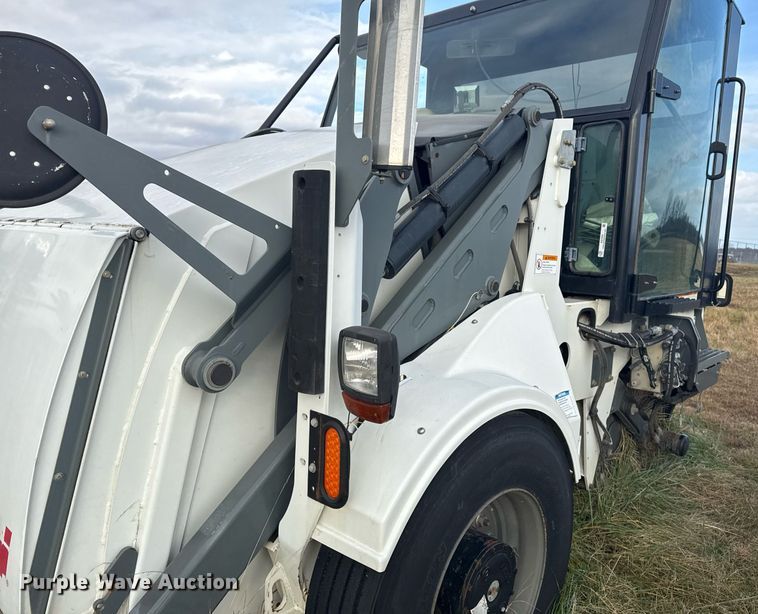 image for item EG7924 2010 Elgin Pelican street sweeper