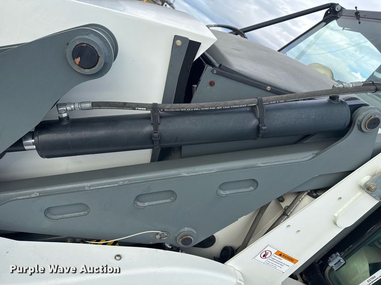 image for item EG7924 2010 Elgin Pelican street sweeper