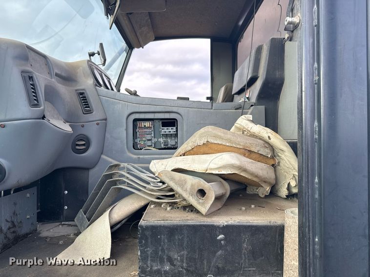 image for item EG7924 2010 Elgin Pelican street sweeper