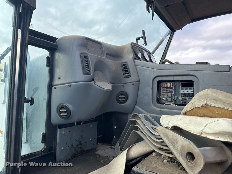 image for item EG7924 2010 Elgin Pelican street sweeper