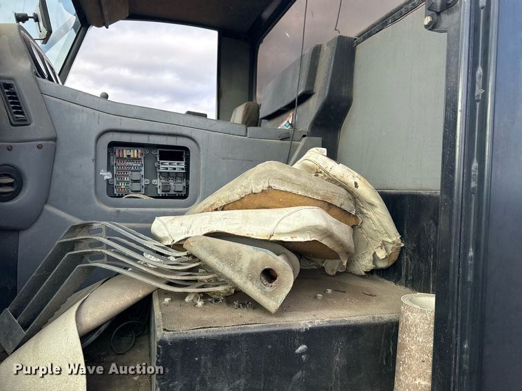 image for item EG7924 2010 Elgin Pelican street sweeper