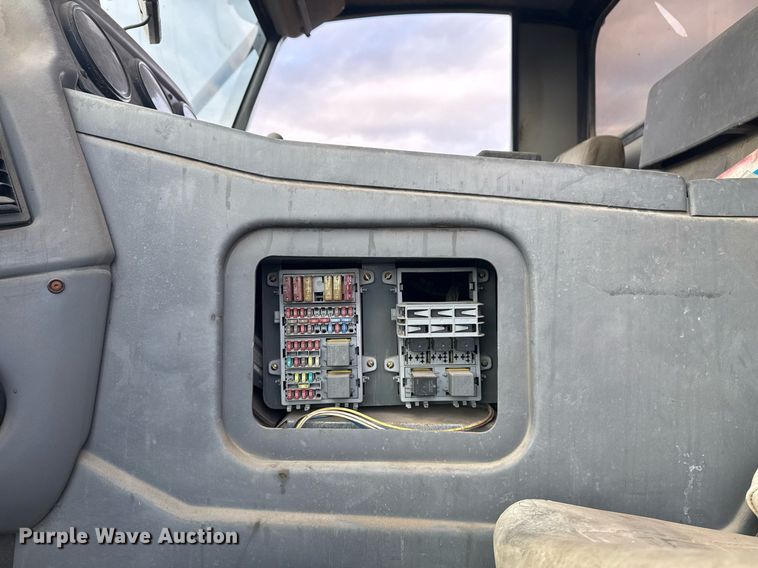 image for item EG7924 2010 Elgin Pelican street sweeper