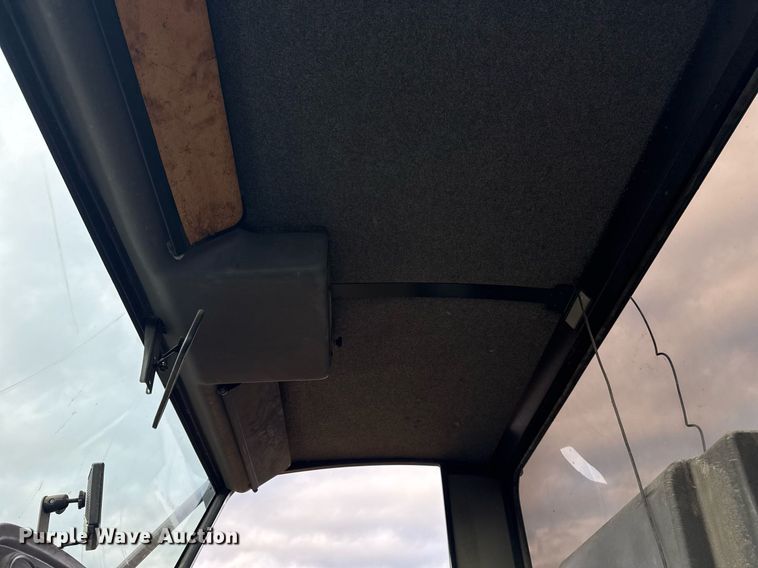 image for item EG7924 2010 Elgin Pelican street sweeper