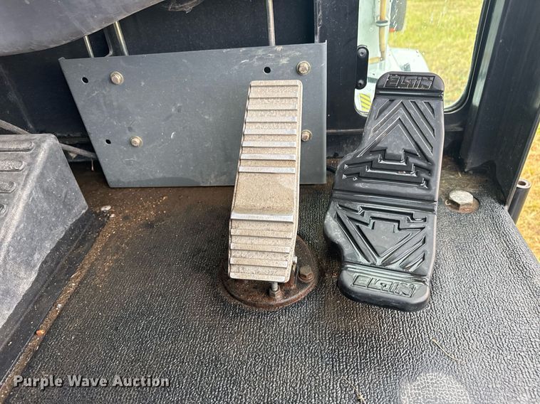 image for item EG7924 2010 Elgin Pelican street sweeper