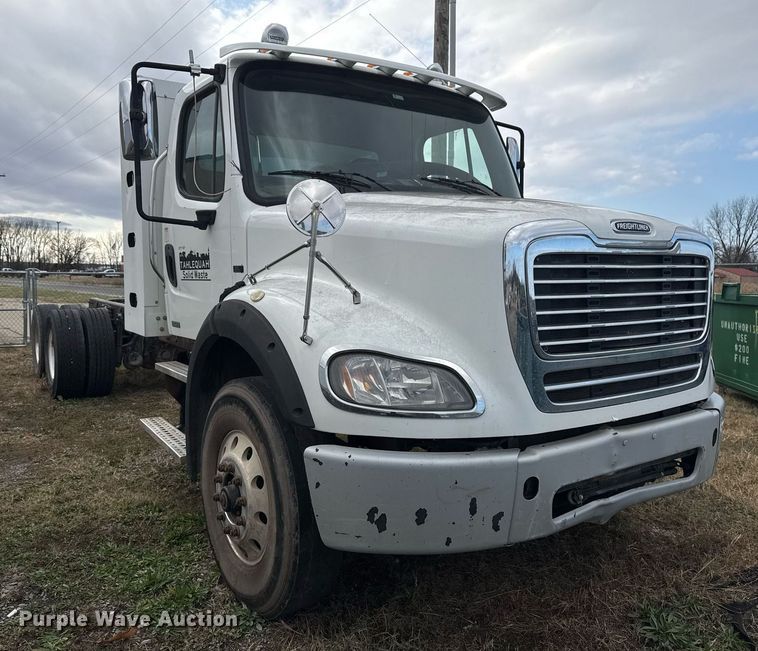 image for item EG7928 2014 Freightliner Business Class M2 truck cab and chassis