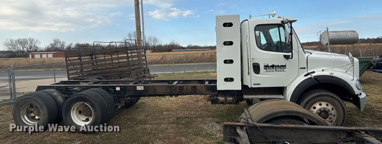 image for item EG7928 2014 Freightliner Business Class M2 truck cab and chassis