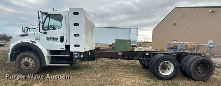 image for item EG7928 2014 Freightliner Business Class M2 truck cab and chassis