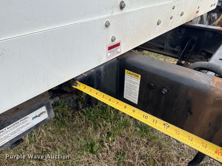 image for item EG7928 2014 Freightliner Business Class M2 truck cab and chassis