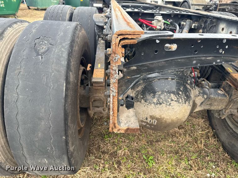 image for item EG7928 2014 Freightliner Business Class M2 truck cab and chassis