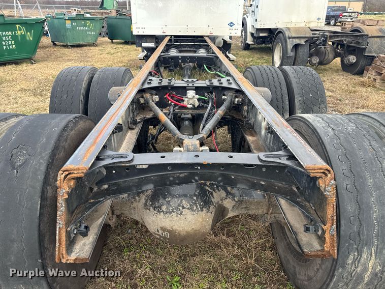 image for item EG7928 2014 Freightliner Business Class M2 truck cab and chassis