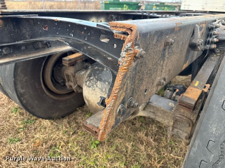 image for item EG7928 2014 Freightliner Business Class M2 truck cab and chassis