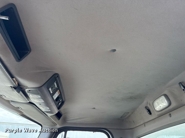 image for item EG7928 2014 Freightliner Business Class M2 truck cab and chassis