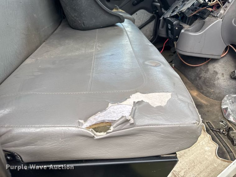 image for item EG7928 2014 Freightliner Business Class M2 truck cab and chassis