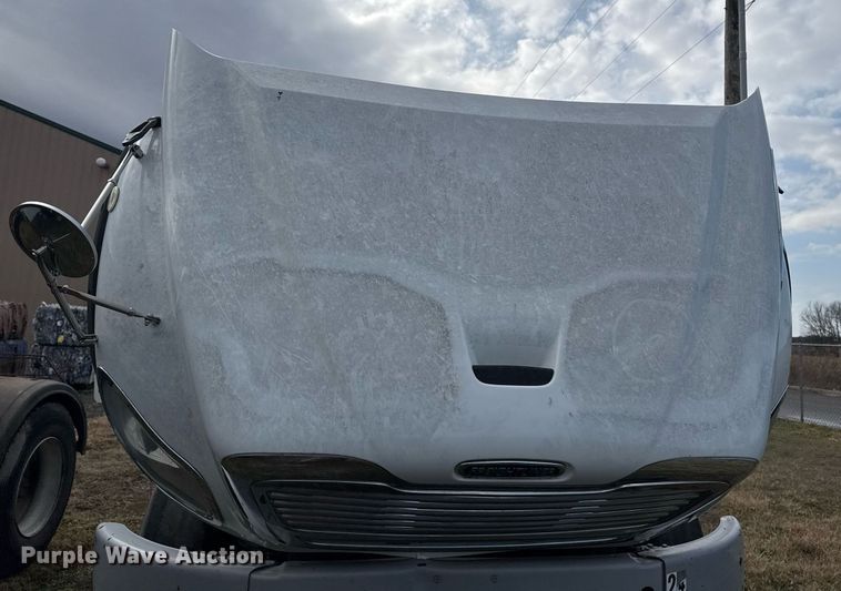 image for item EG7928 2014 Freightliner Business Class M2 truck cab and chassis