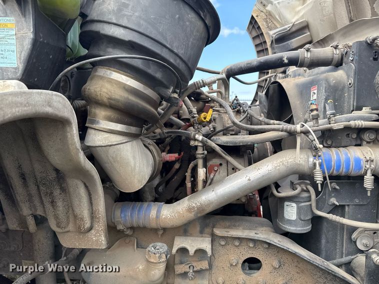 image for item EG7928 2014 Freightliner Business Class M2 truck cab and chassis