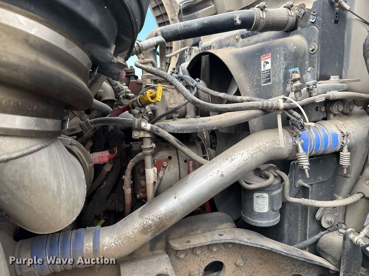 image for item EG7928 2014 Freightliner Business Class M2 truck cab and chassis