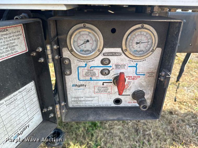 image for item EG7928 2014 Freightliner Business Class M2 truck cab and chassis