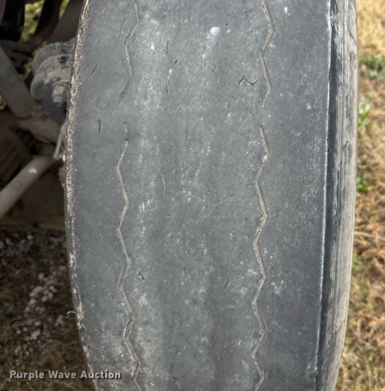 image for item EG7928 2014 Freightliner Business Class M2 truck cab and chassis