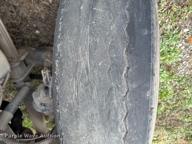 image for item EG7928 2014 Freightliner Business Class M2 truck cab and chassis