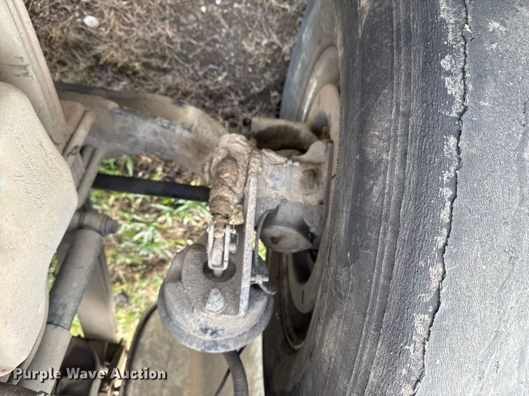 image for item EG7928 2014 Freightliner Business Class M2 truck cab and chassis