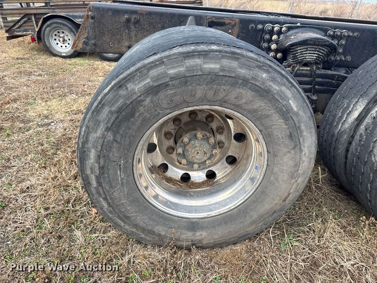 image for item EG7928 2014 Freightliner Business Class M2 truck cab and chassis