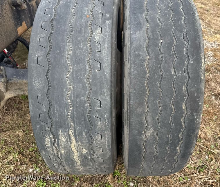 image for item EG7928 2014 Freightliner Business Class M2 truck cab and chassis