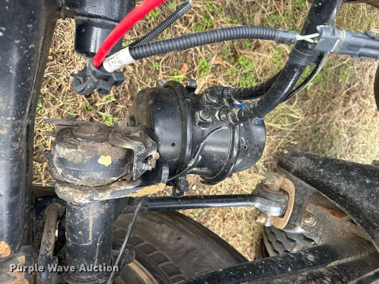 image for item EG7928 2014 Freightliner Business Class M2 truck cab and chassis