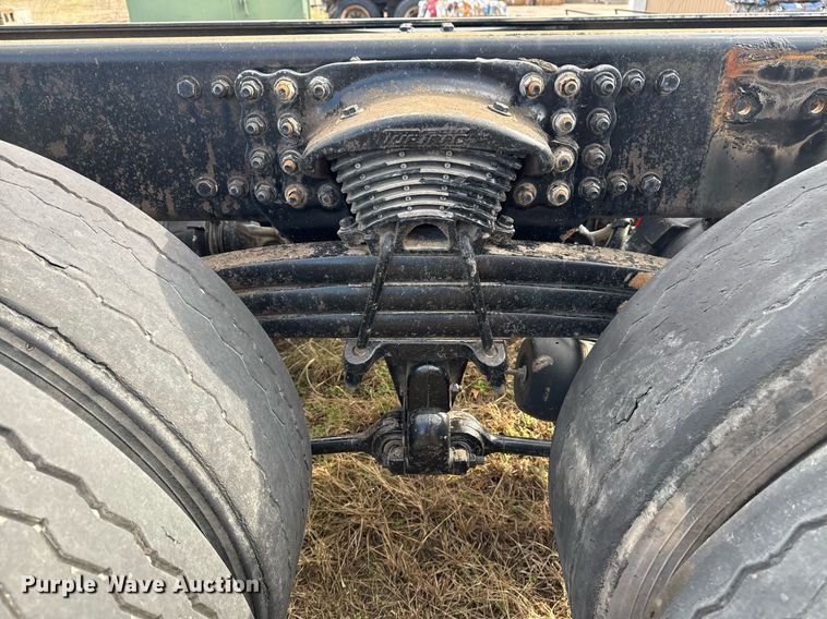 image for item EG7928 2014 Freightliner Business Class M2 truck cab and chassis