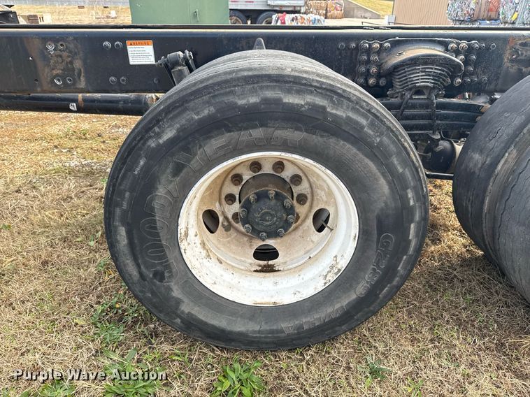 image for item EG7928 2014 Freightliner Business Class M2 truck cab and chassis