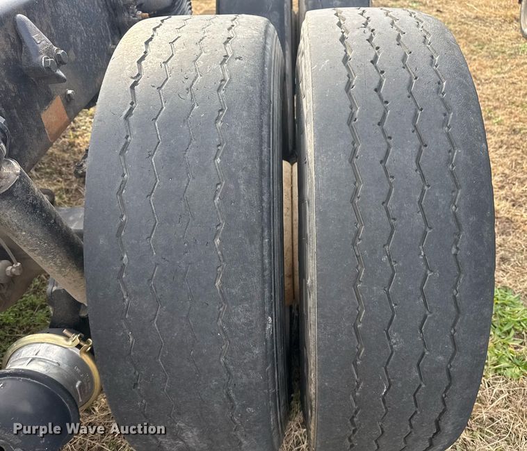 image for item EG7928 2014 Freightliner Business Class M2 truck cab and chassis