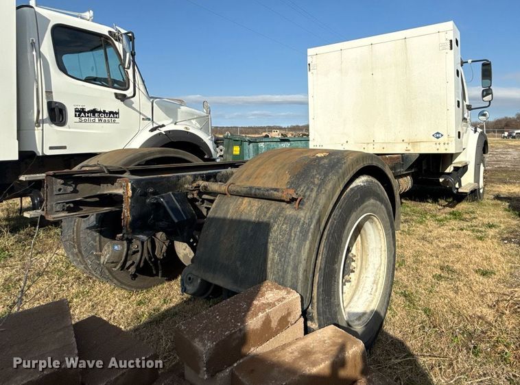 image for item EG7929 2014 Freightliner Business Class M2 truck cab and chassis