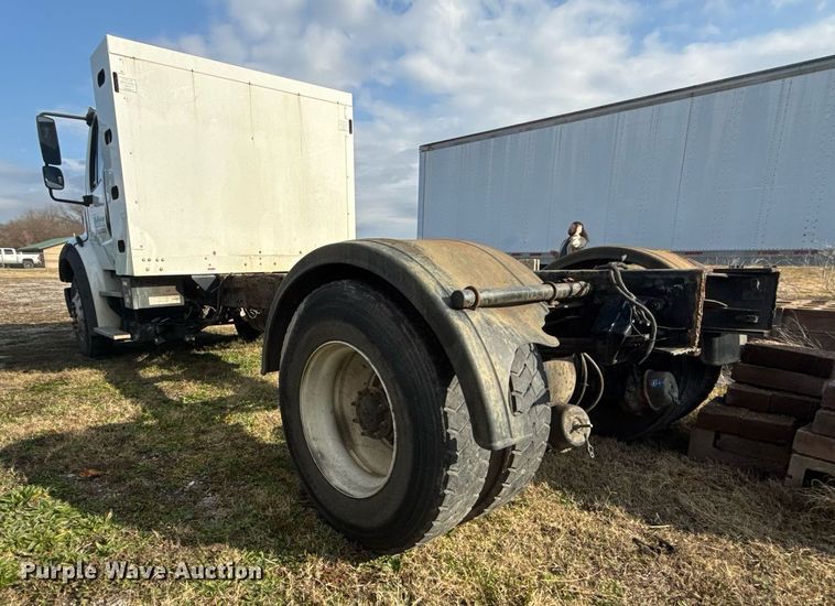 image for item EG7929 2014 Freightliner Business Class M2 truck cab and chassis